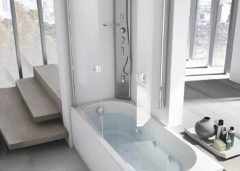 Ванна со стеклом: особенности, виды и преимущества использования в интерьере ванной комнаты