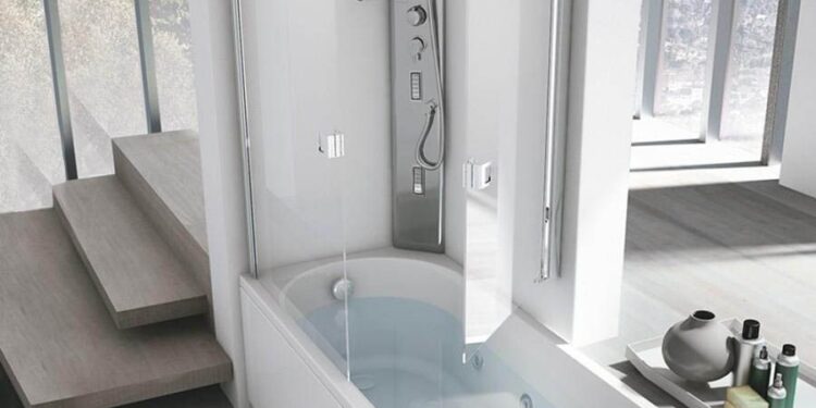 Ванна со стеклом: особенности, виды и преимущества использования в интерьере ванной комнаты