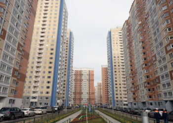 Ввод жилья в России в I полугодии снизился на 2%